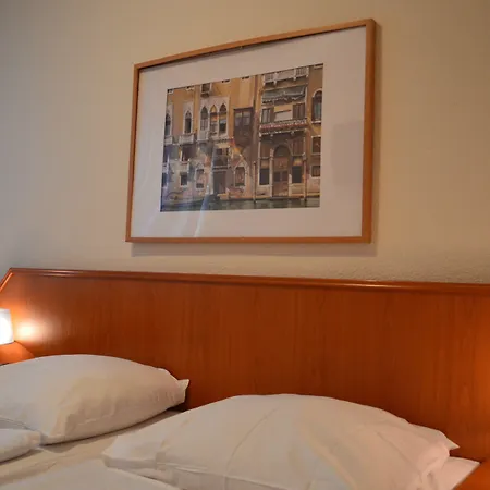 Hotel Mercedes/Centrum-2